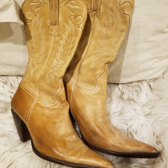 Boots - Picture 11 of 11